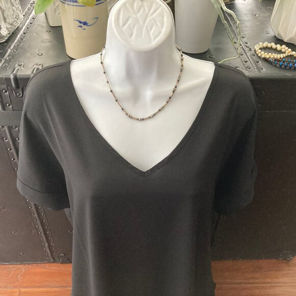 Zenana Black Hemmed Short Sleeve Blouse Large - Picture 2 of 8